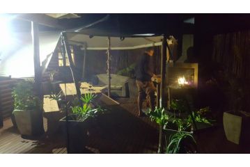 Surfed Out Jeffreys Bay Guest house, Jeffreys Bay - 1