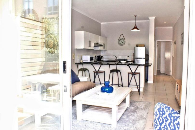 Surfers Studio Apartment, Muizenberg - imaginea 2