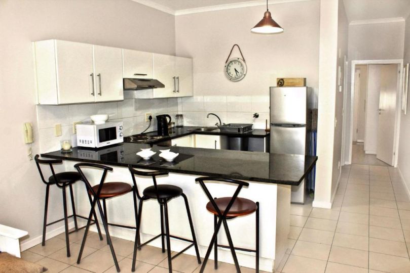 Surfers Studio Apartment, Muizenberg - imaginea 3