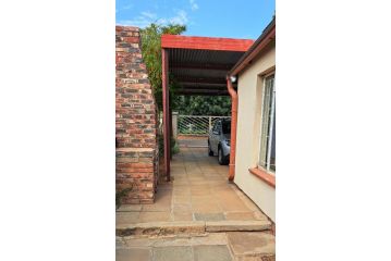 Susanna's Self catering 2 bedroom apartment Apartment, Kimberley - 4