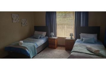 Susanna's Self catering 2 bedroom apartment Apartment, Kimberley - 5