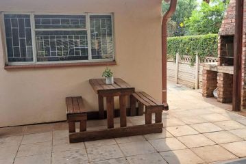 Susanna's Self catering 2 bedroom apartment Apartment, Kimberley - 3
