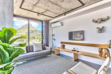 Table Mountain, sun kissed Secure Wifi Parking Apartment, Cape Town - 1