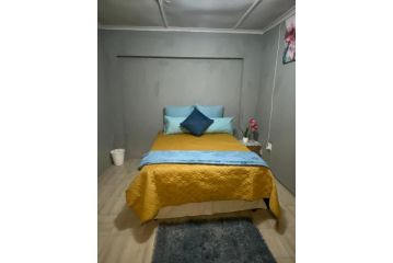 Tait guest house Apartment, East London - 4