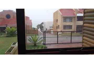 Tamarisk Square 39 Apartment, Jeffreys Bay - 4