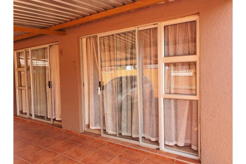 Tenacity Guesthouse - Riviera Park Guest house, Mahikeng - imaginea 10