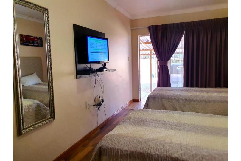 Tenacity Guesthouse - Riviera Park Guest house, Mahikeng - imaginea 6