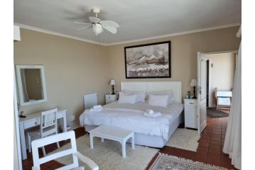 The Bay Lodge Bed and breakfast, Gansbaai - 4