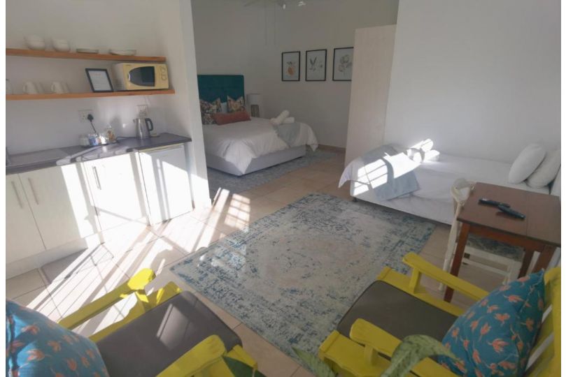 The Yellow Door Guesthouse Guest house, East London - imaginea 17