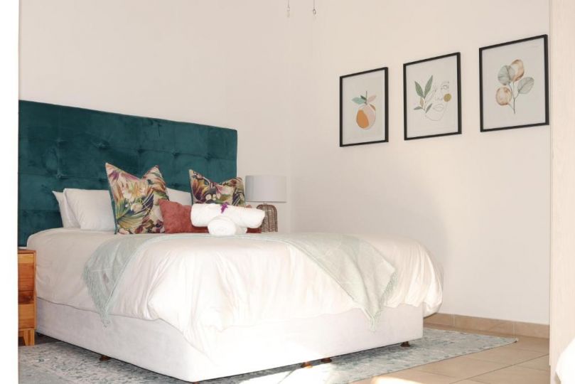 The Yellow Door Guesthouse Guest house, East London - imaginea 15