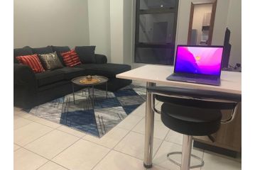 Elegant 1 bedroom unit Apartment, Johannesburg - 4