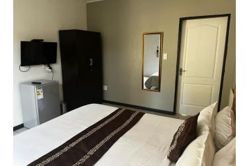 The Crib Guesthouse house Guest house, Johannesburg - 1