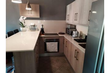 The Frangipani Selfcatering Accommodation Apartment, George - 4