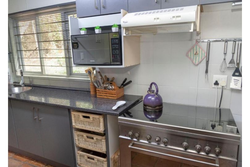 The Glen - direct access to lagoon and own mooring Guest house, Knysna - imaginea 9