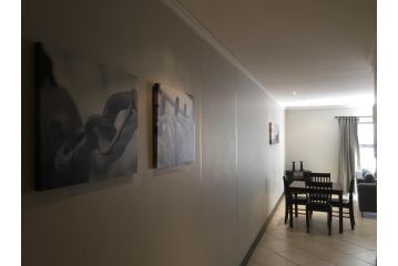 The Icon 1 Bedroom Self Catering Apartment, Cape Town - 5