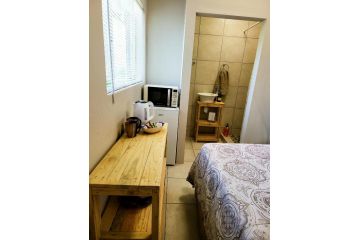 The Lion's Den Apartment, George - 4