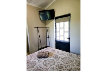 The Lion's Den Apartment, George - 3