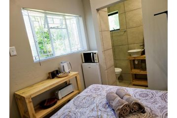 The Lion's Den Apartment, George - 2
