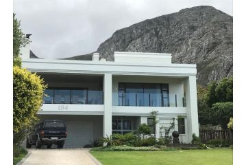 The Owl Tree House, Voelklip, Hermanus Guest house, Hermanus - 2