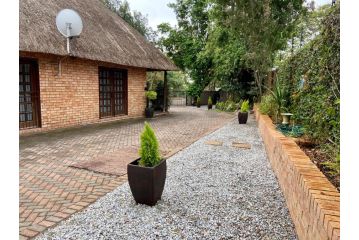 The Owls Thatch Guestcottage Apartment, Nelspruit - 1