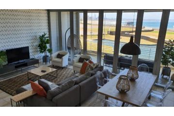 Accommodation Front - Gorgeous 4 Sleeper Beachfront Apartment, Durban - 1