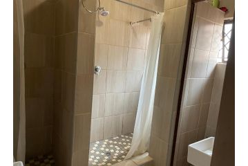 The Rick Holiday Rooms [HM21139RT - Rm] Guest house, Durban - 3