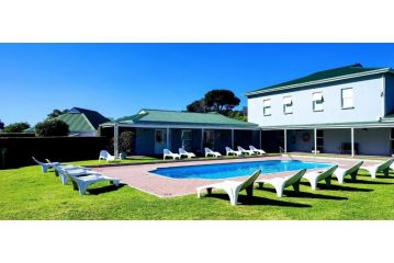 The River Club Loft - 6 sleeper, Swimming Pool, 2 min to Robberg Beach Apartment, Plettenberg Bay - 1