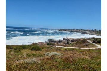 The Sun,Whales and Waves seafront apartment Apartment, Hermanus - 3