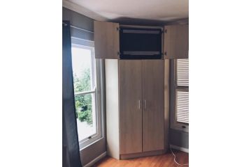 The Upper Room Apartment, Paarl - 5
