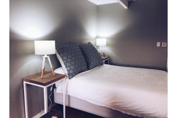 The Upper Room Apartment, Paarl - 4