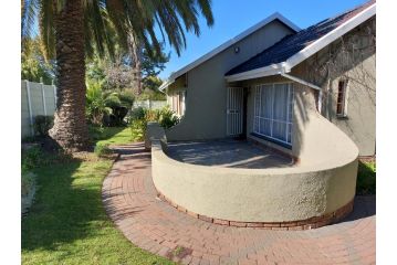 The Valley, tranquil 3 bedroom home with pool Villa, Midrand - 2