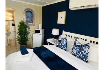 The Wooden Garden Cottage Apartment, Margate - 4