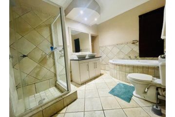 The Yacht House Guest house, Hartbeespoort - 1