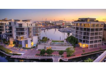 Three Bedroom Apartment - fully furnished and equipped Apartment, Cape Town - 2
