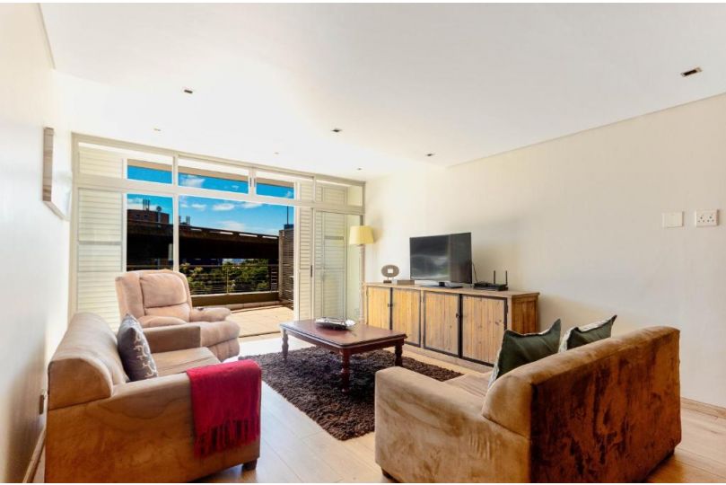 Three Bedroom Apartment - fully furnished with balcony Apartment, Cape Town - imaginea 2