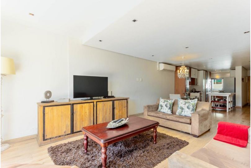 Three Bedroom Apartment - fully furnished with balcony Apartment, Cape Town - imaginea 6