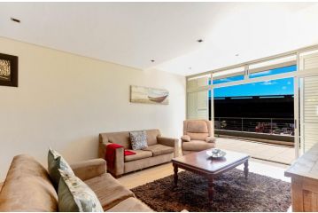 Three Bedroom Apartment - fully furnished with balcony Apartment, Cape Town - 1