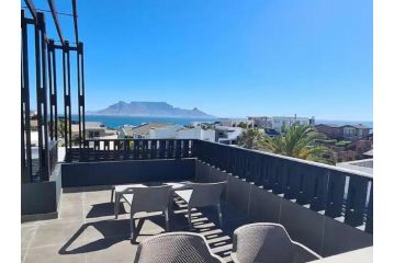 Thyme Spent Penthouse w Spectacular Views Apartment, Cape Town - 1