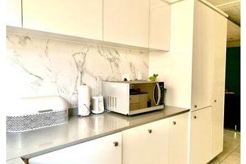 Tintswalo Nests Private Room Commune B&B Bed and breakfast, Midrand - 5