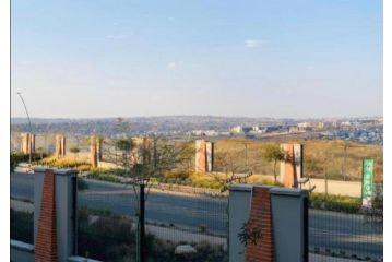 Tintswalo Nests Private Room Commune B&B Bed and breakfast, Midrand - 1