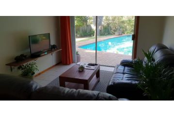 Tipuana Cottage Apartment, Johannesburg - 5