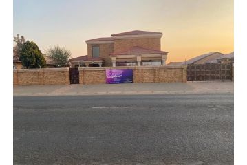 Nimza K Guesthouse Guest house, Kimberley - 4