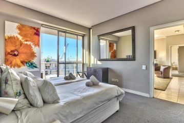 Top Floor 2 Bedroom in Waterfront Precinct Apartment, Cape Town - 1