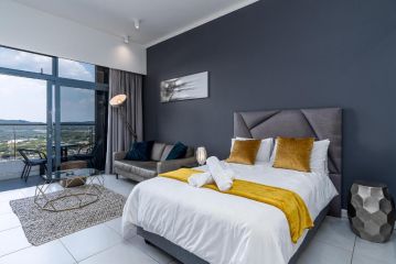 Top floor Menlyn Maine studio apartment with stunning views Apartment, Pretoria - 2