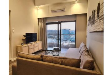 Top Floor Penthouse - Overlooking Times Square Casino Apartment, Pretoria - 4