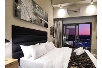 Top Floor Penthouse - Overlooking Times Square Casino Apartment, Pretoria - 5