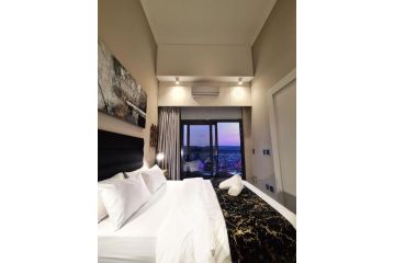 Top Floor Penthouse - Overlooking Times Square Casino Apartment, Pretoria - 2