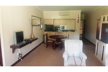 Traders Guesthouse at Lake Pleasant Living Hotel, Sedgefield - 5