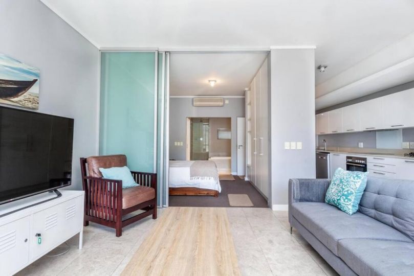 Tranquil 1-Bedroom at Harbour Bridge Apartment, Cape Town - imaginea 3